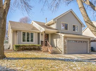 4804 Crestmoor Dr, Des Moines, IA 50310