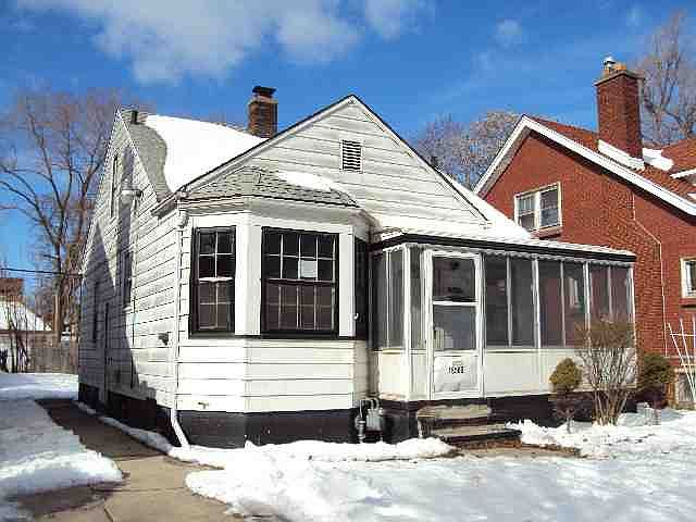 1st image of 18589 Hull St