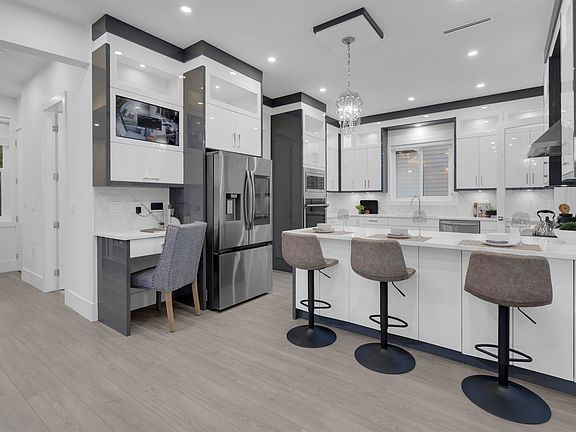4th image of 9885 Huckleberry Dr