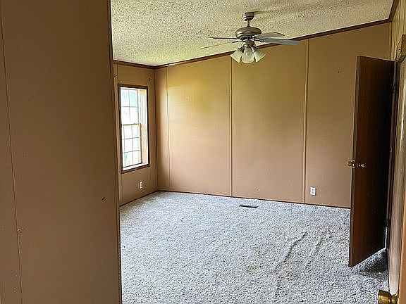 5th image of 255 Sycamore Ct