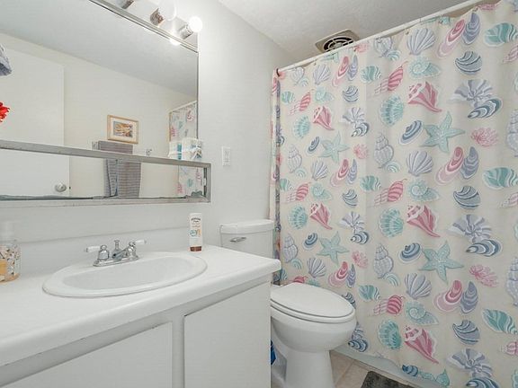 4th image of 75-6016 Alii Dr APT 242