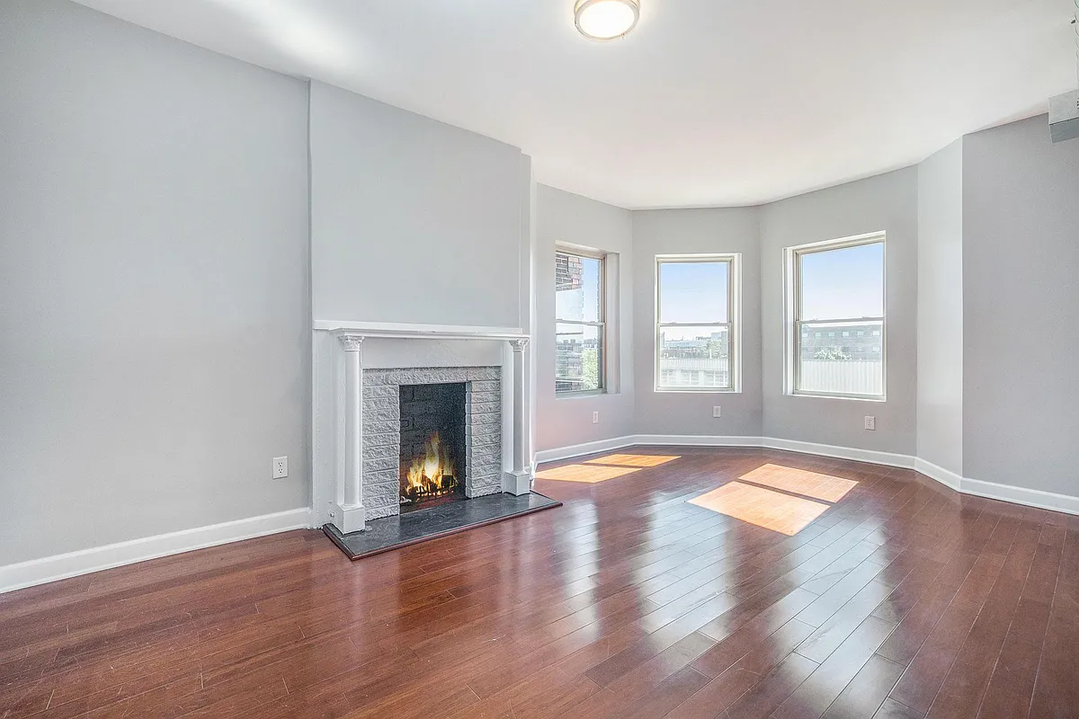 Building Photo - 5762 Woodward Ave #1