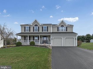 22 Walnut Dr W, Bernville, PA 19506
