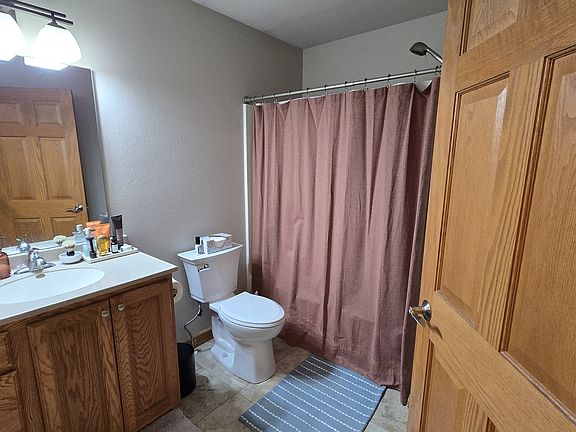 4th image of 560 Cottonwood Dr #1