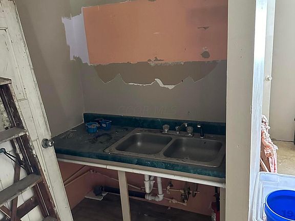 5th image of 280 E Central Ave