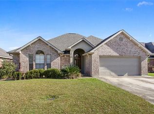307 Madewood Dr, Destrehan, LA 70047