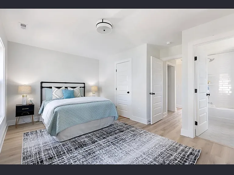 2305 Harvard Ave — Photo 11