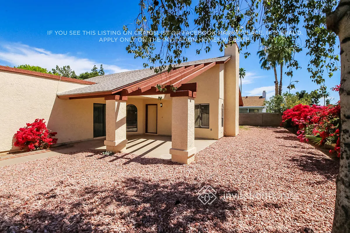 Building Photo - 1701 N Pleasant Dr