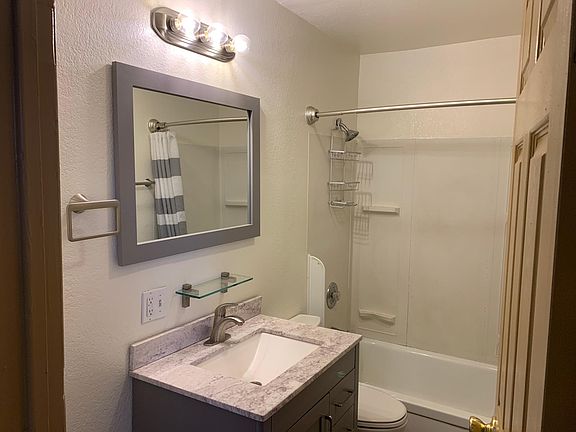 5th image of 430 5th St APT A