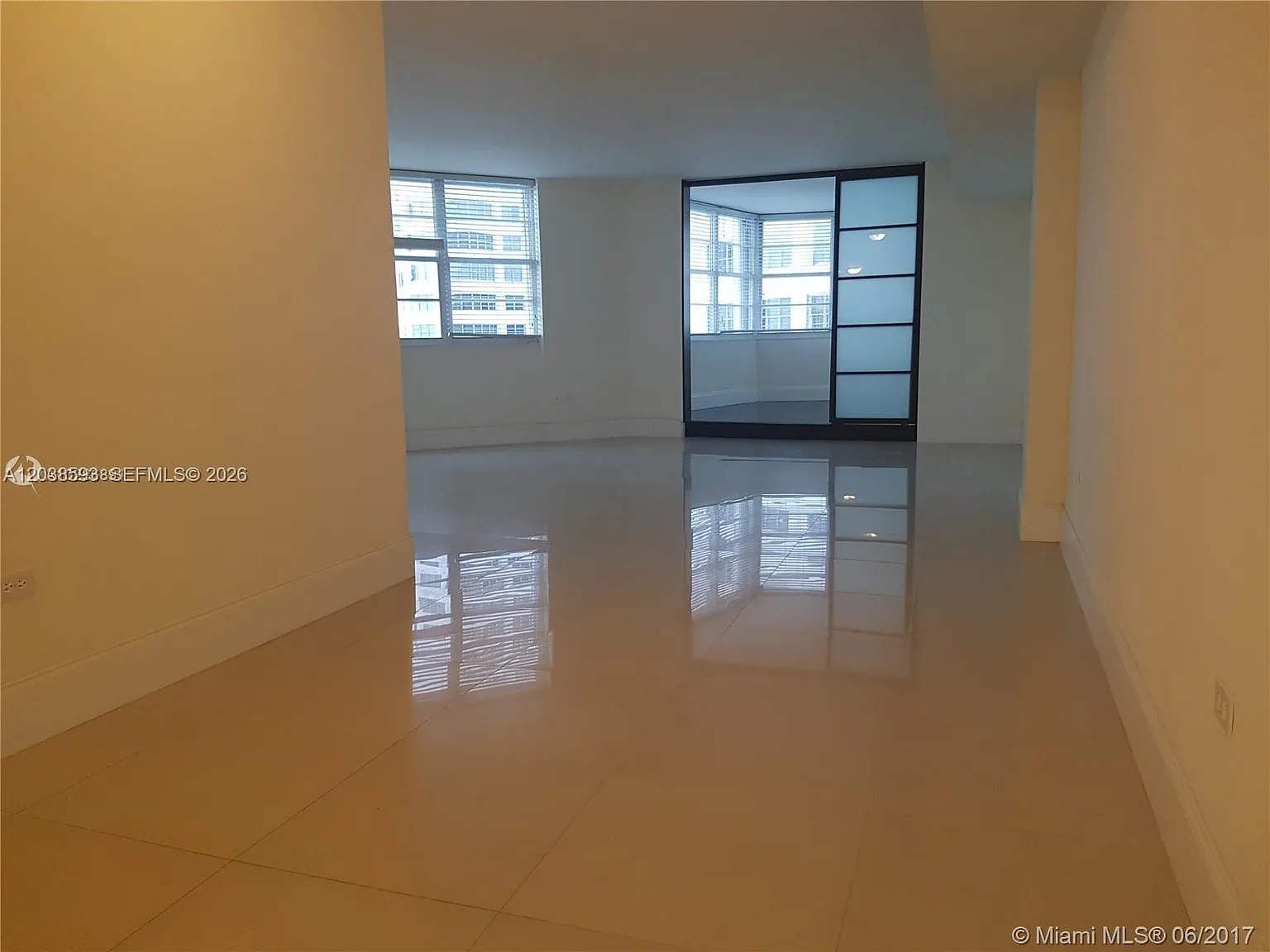 2 bed, 990 sqft, $2,950 — Photo 4