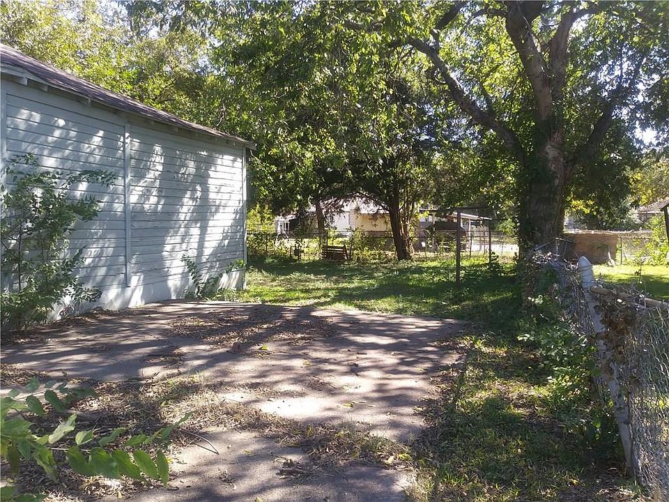 2nd image of 2218 Skylark Dr