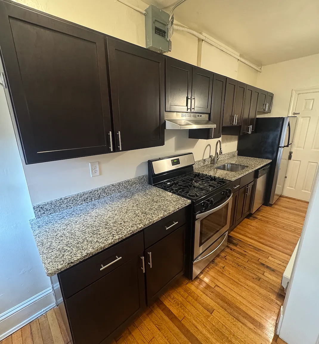 1 bed, 1000 sqft, $1,300 — Photo 1