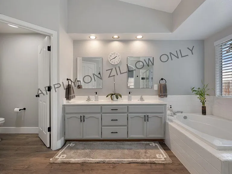 3319 Chapelle Dr — Photo 27