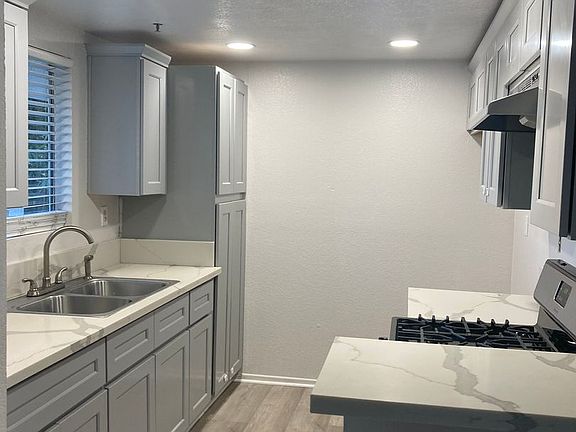 3rd image of 604 Cherry Ave APT 202