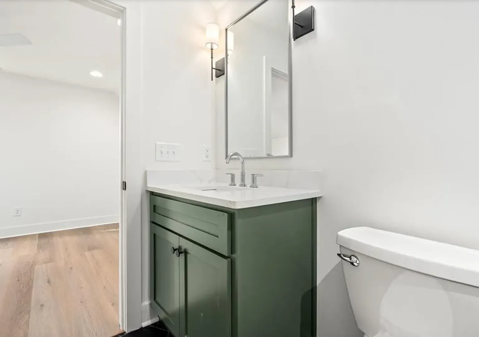 576 Pride Avenue Brand-New Luxury Student Living — Photo 4