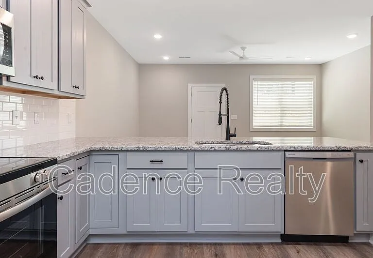 1709 Perimeter Loop — Photo 4