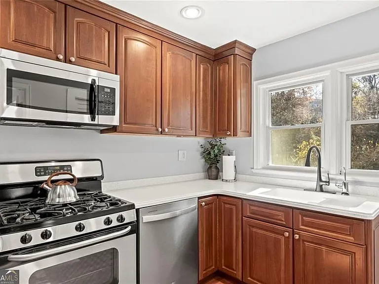 1333 Victor Rd NE — Photo 17