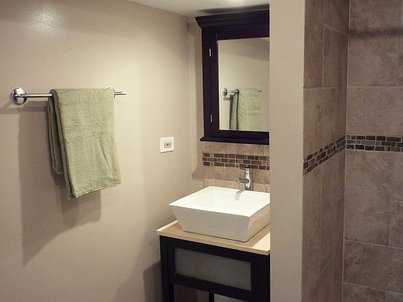5th image of 552 N Artesian Ave