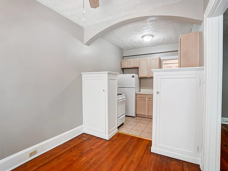 2560 Madison Rd #10 — Photo 2