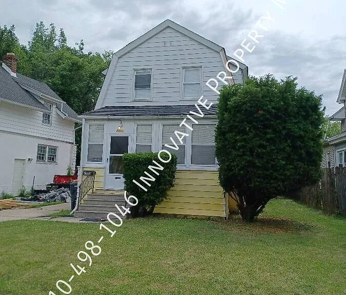 2001 Bagley St — Photo 1