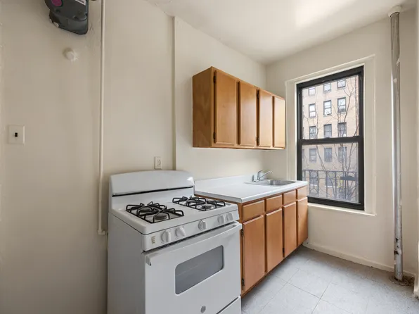 128 Seaman Avenue image 1 of 7