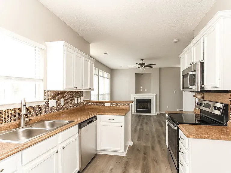 6116 Red Clover Ln — Photo 9
