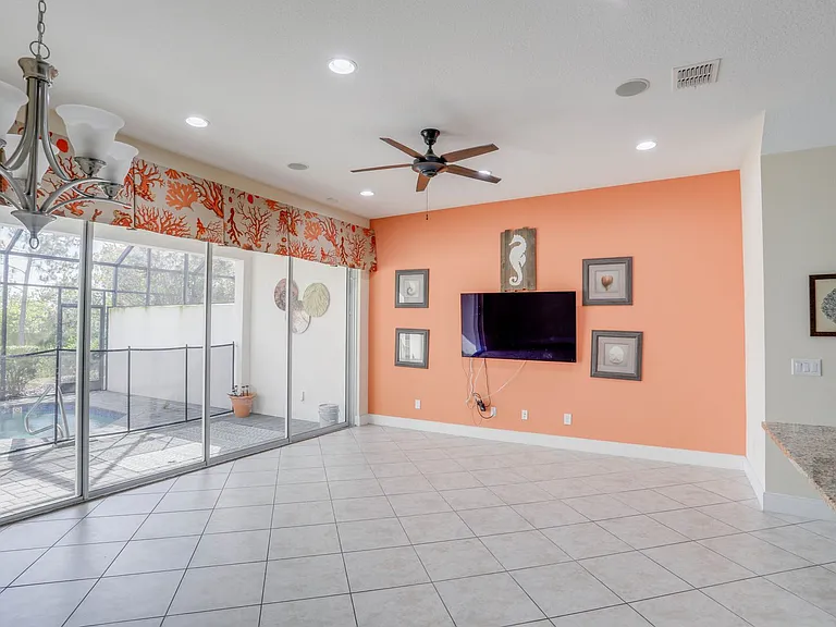 510 Captiva Dr — Photo 11