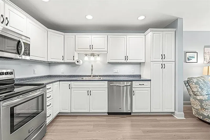 1 bed, 1.0 bath, 681 sqft, $1,620 — Photo 2