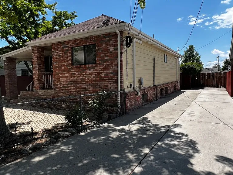 634 Burns St — Photo 19