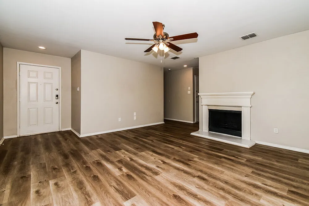 3 bed, 2.0 bath, 1601 sqft, $1,950 — Photo 4