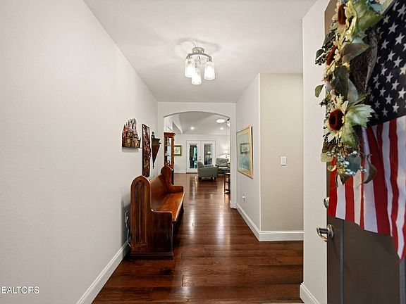 4th image of 140 Laswell Ln