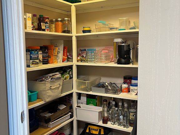 4th image of 460 Bradley Pl Unit 9
