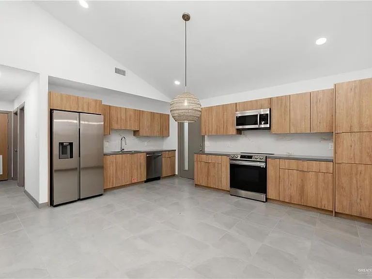 1304 E Iris Ave #1 — Photo 6