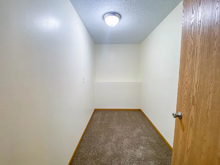 450 SE Westgate Dr — Photo 14