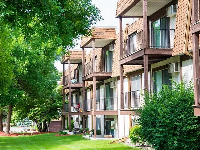 Lancaster Village Apartments — Photo 39