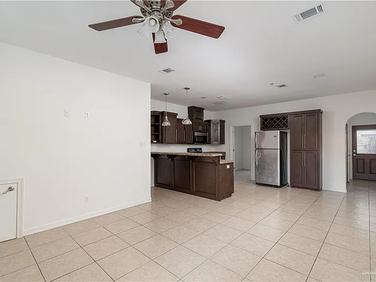 1307 W Fig Ave #B — Photo 3