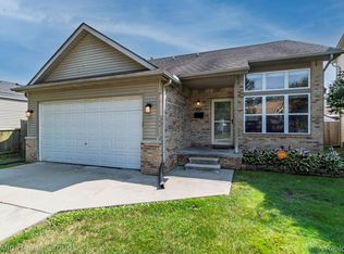 22632 Ridgeway St, Saint Clair Shores, MI