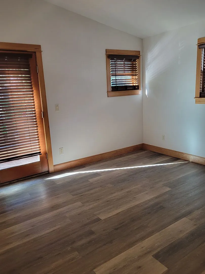 Large 4 bedroom home close to downtown and Arizona Street — Photo 1