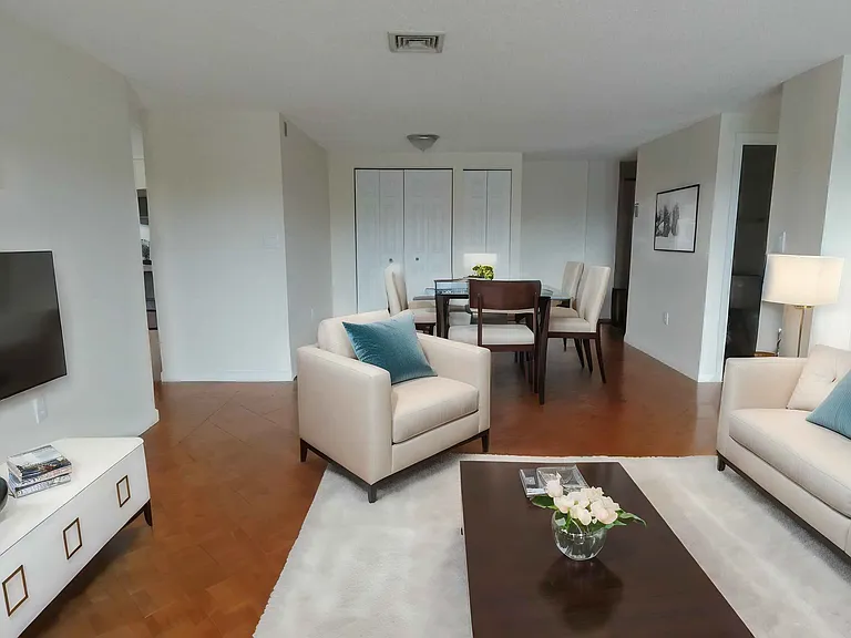8 9th St #601 — Photo 3