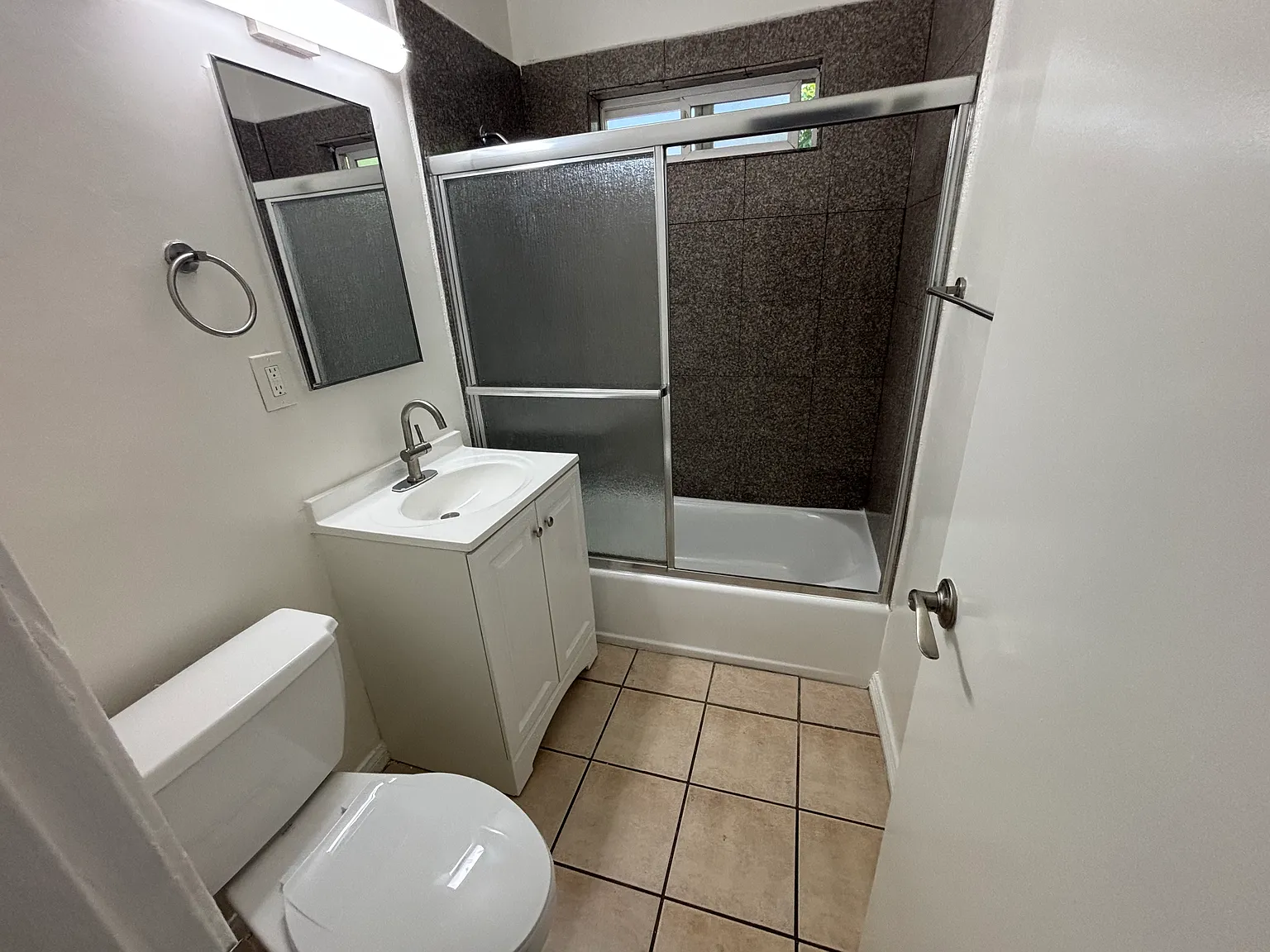 2 bed, 730 sqft, $2,395 — Photo 4