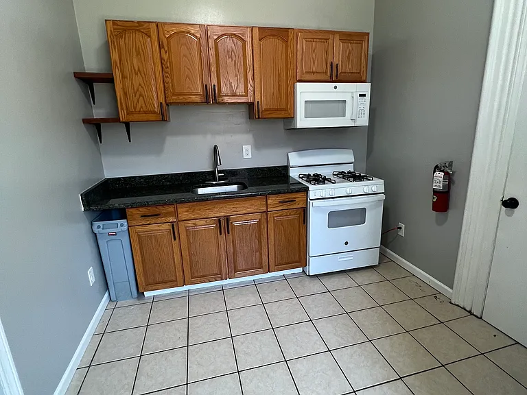 832 Dekalb St #1 — Photo 11