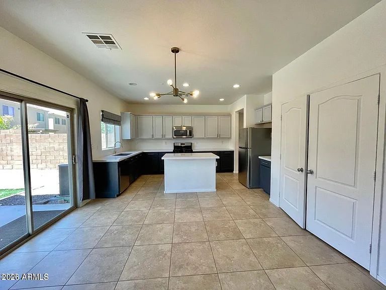 12109 W Avenida Del Rey — Photo 2