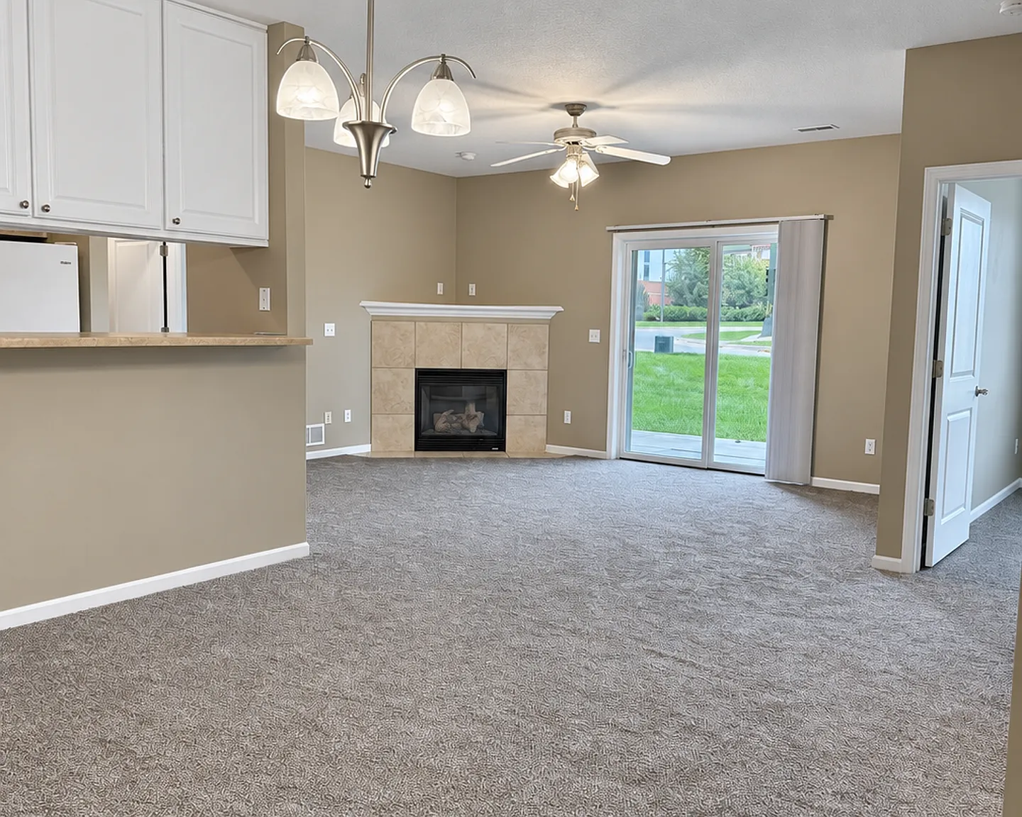 6350 Coachlight Dr — Photo 2