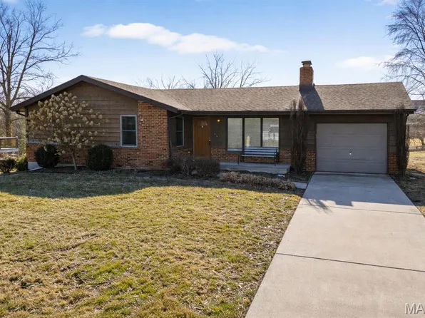 16 Knollwood Ct, Saint Charles, MO 63304