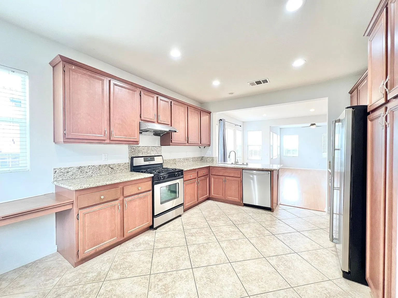 4 bed, 2188 sqft, $5,400 — Photo 4