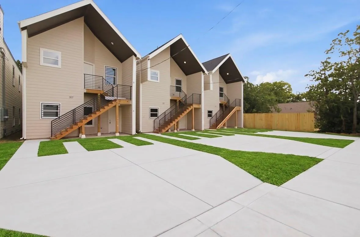 3 bed, 2.0 bath, 1180 sqft, $1,700 — Photo 3