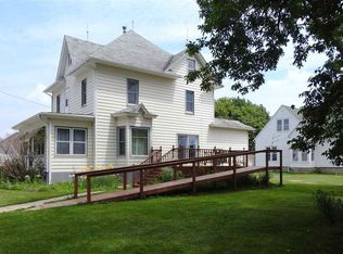 114 N Guilford St, Sumner, IA 50674