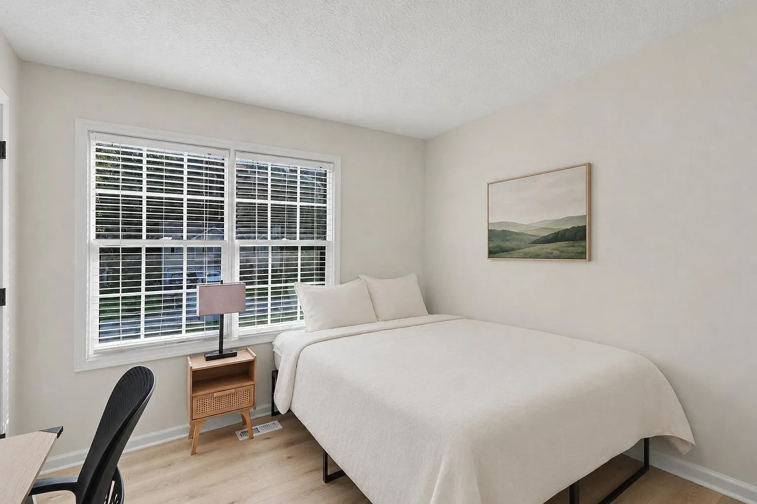 4 bed, 3.0 bath, 2200 sqft, $802 — Photo 1