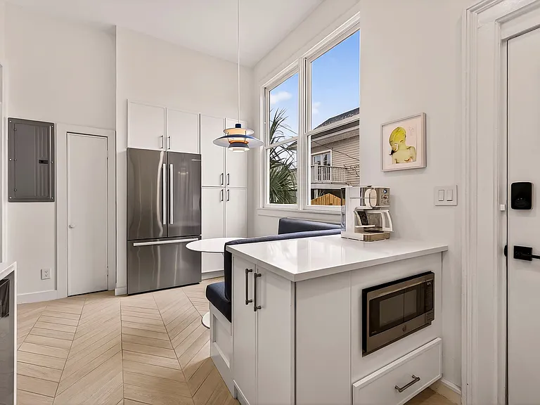 313 W Bolton St — Photo 15