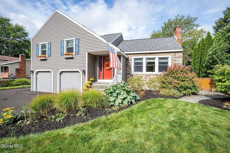 3rd image of 945 Mohegan Road